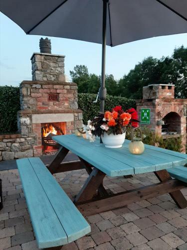 Riverside Lodge B&B