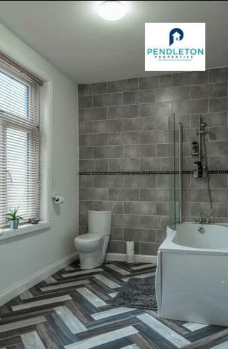 Spacious 4 Bedrooms/3 Bathroom Home In Chorley