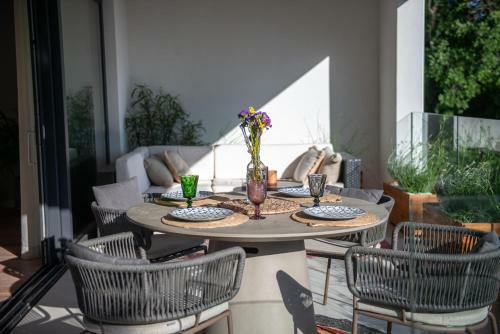 Luxury 2-bedroom Apartment With Panomaric Sea View