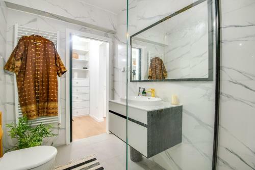 Luxury 2-bedroom Apartment With Panomaric Sea View