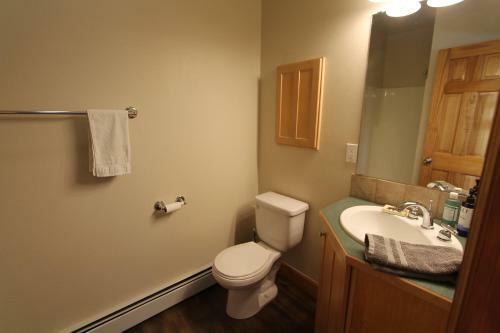 Pitchfork Place Cute Comfortable 2 Br Townhome Garage And Right Next To Shuttle Stop