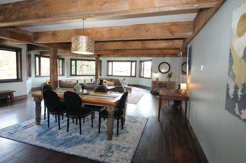Whetstone Wonder Amazing Views Large Deck Hot Tub Pet Friendly Shuttle