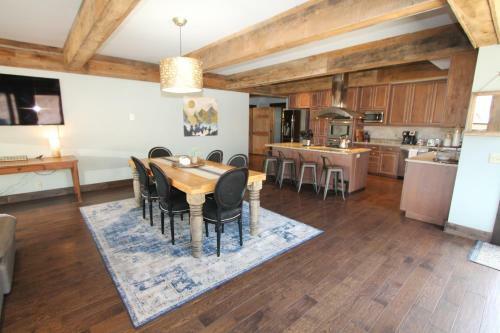 Whetstone Wonder Amazing Views Large Deck Hot Tub Pet Friendly Shuttle