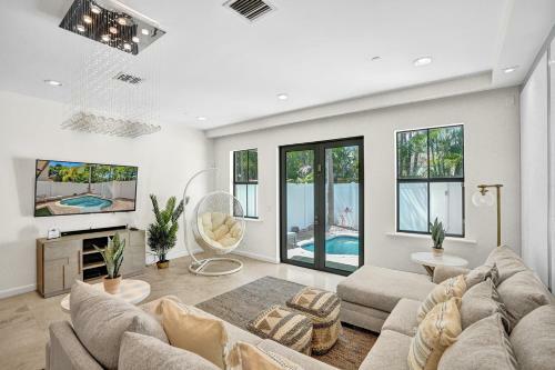 Luxury! 4bed Private Pool Deck! 1,7mi To Beach Townhouse