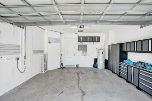 Luxury! 4bed Private Pool Deck! 1,7mi To Beach Townhouse