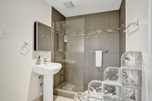 Luxury! 4bed Private Pool Deck! 1,7mi To Beach Townhouse