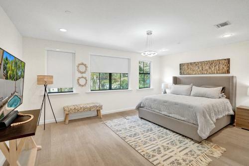 Luxury! 4bed Private Pool Deck! 1,7mi To Beach Townhouse
