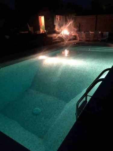 Entire House With Stunning Gardens And Pool.