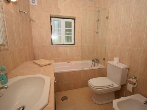 Luxurious Villa In Caldas Da Rainha With Swimming Pool