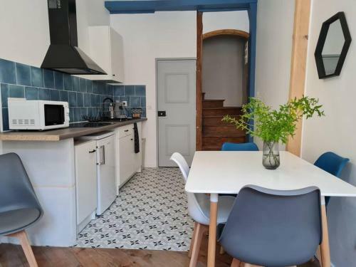 Apartamento Triplex Avec Vue Sur Place Du Centre Historique.
