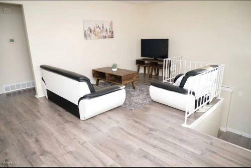 Entire Newly 3-bedroom Remodeled Home. Spacious