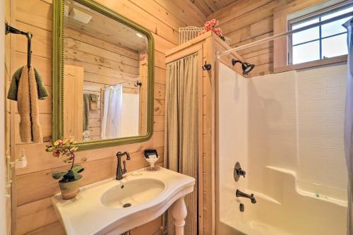 Hilltop Hideaway Cabin With Porch And Fire Pit!