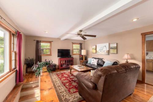 Chestnut Hill Retreat-spacious-3 Miles To Downtown