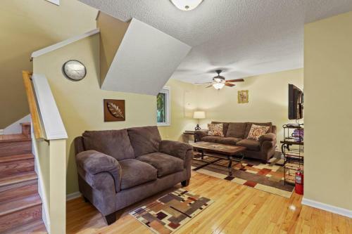 Spacious Mtn Home Close To Slopes Escape Heat
