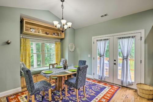 Sun-dappled Home, 3 Mi To Biltmore Estate!