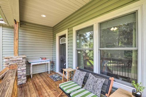 Sun-dappled Home, 3 Mi To Biltmore Estate!