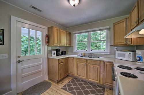 Enchanting Bryson City Cottage With Mtn Views!