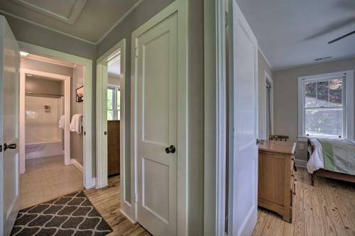 Enchanting Bryson City Cottage With Mtn Views!