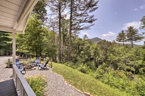 Enchanting Bryson City Cottage With Mtn Views!