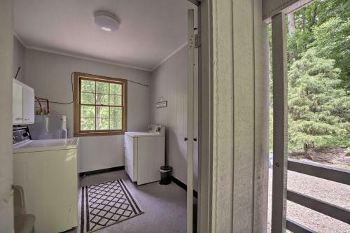 Gorgeous Home With Fireplace Less Than 6 Mi To Downtown