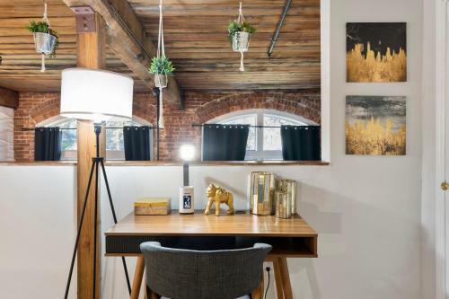Apartamento Unique Historic Loft, 18ft Ceilings, W/game Room