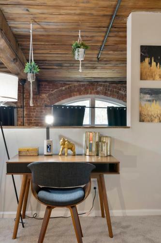 Apartamento Unique Historic Loft, 18ft Ceilings, W/game Room