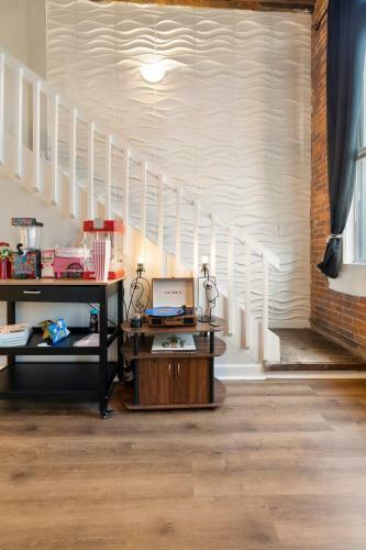 Apartamento Unique Historic Loft, 18ft Ceilings, W/game Room