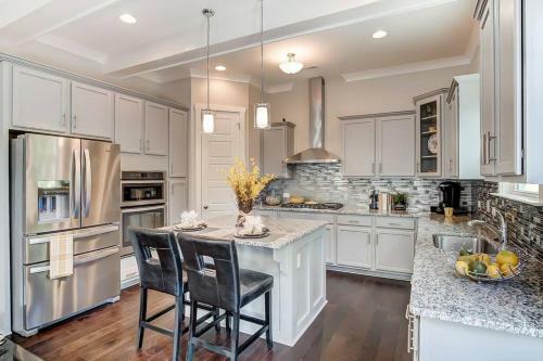 Spacious Belmont Living 1 Mile From Uptown