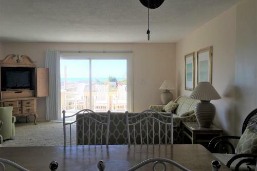 Big Beach Retreat & Ocean West Escape