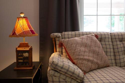 Charming 1960s Home Short Walk To Uptown Lightrail-unit 1