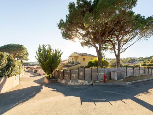 Holiday Home Le Mas D'esqui�res 16