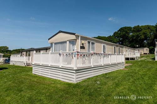 Modern, Picture-perfect, 2-bedroom Home, Parking