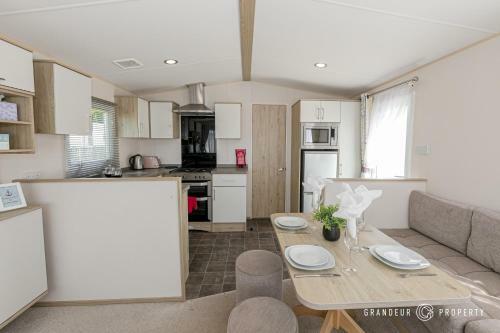 Modern, Picture-perfect, 2-bedroom Home, Parking