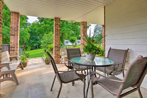 Apartamento Sun-dappled Lenoir Abode With Patio And Yard!