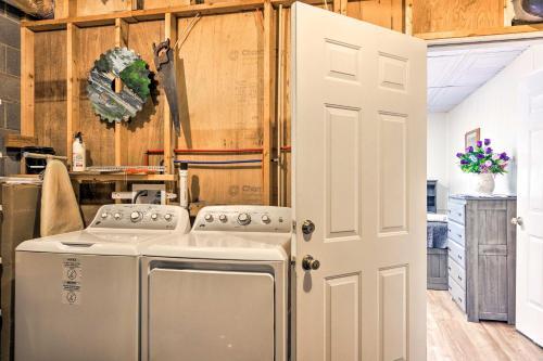Apartamento Sun-dappled Lenoir Abode With Patio And Yard!
