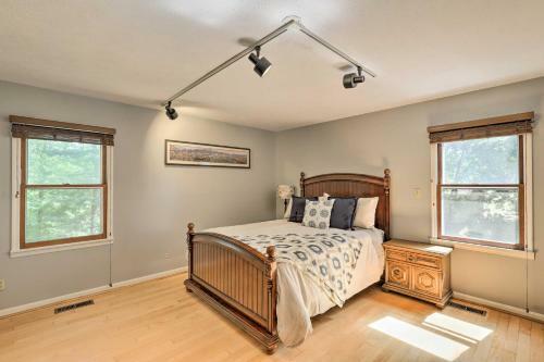 Charming Leicester Home With Deck And Gas Grill!