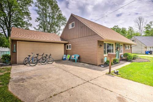 Ashtabula Home Near Walnut Beach And Eateries!
