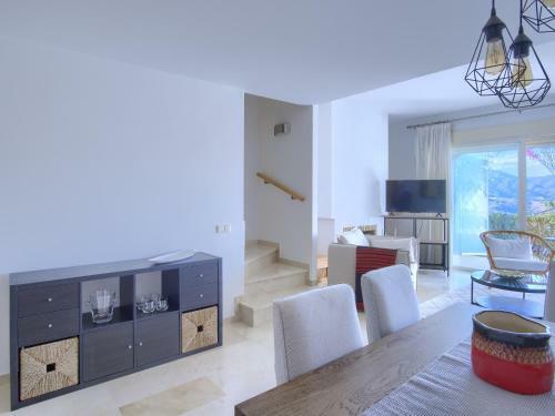 Apartamento 98 La Cala Golf, Views, Terraces, Pool, Parking