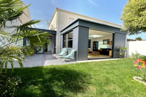 Sublime House With Garden In La Rochelle!