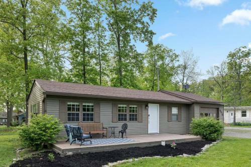 Spacious Island Cottage At Indian Lake