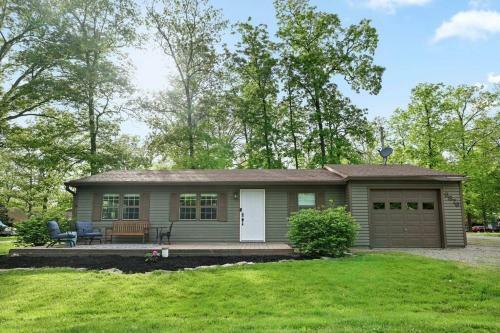 Spacious Island Cottage At Indian Lake