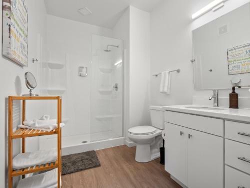 Apartamento Modern Condo With Free Parking - 512