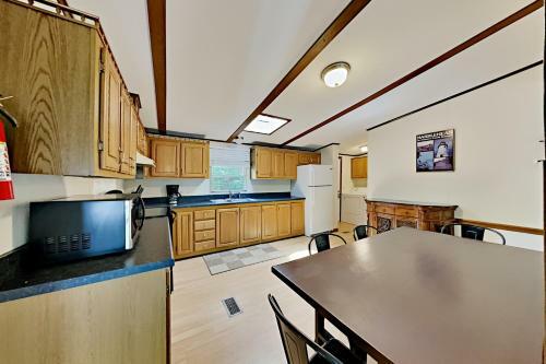 Put In Bay Island Club Unit 17