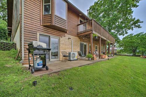 Apartamento Sunset Cove Lakefront Escape With Deck And Yard