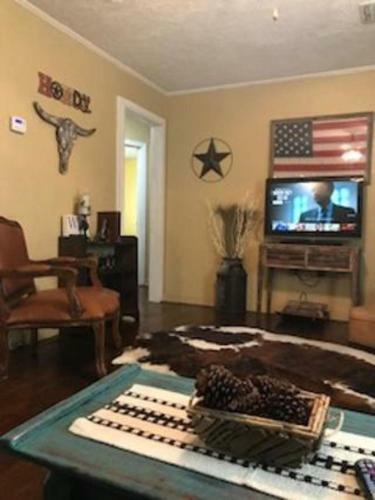 4 Bed Cowboy Home1 Mi Fort Sill- Weekly Rates!