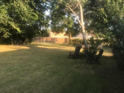 4 Plus Bed Home-groceries At Corner-ez 1 Mile To Post!