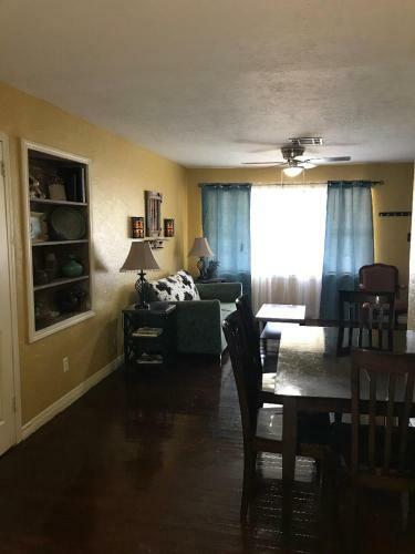 4 Plus Bed Home-groceries At Corner-ez 1 Mile To Post!