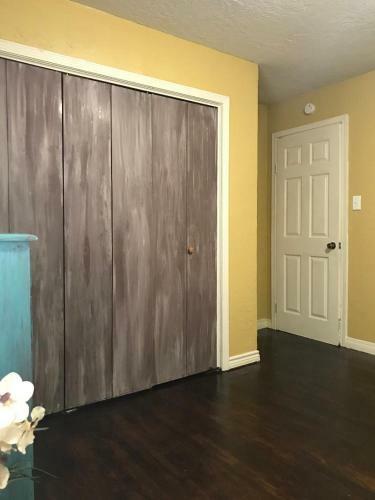4 Plus Bed Home-groceries At Corner-ez 1 Mile To Post!