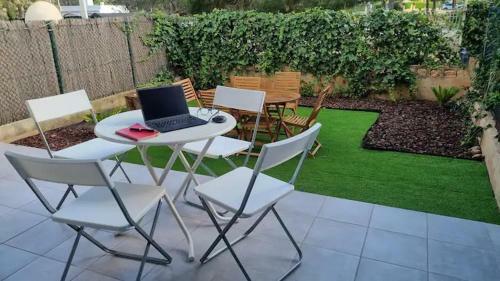 Apartamento A 300m De La Playa Con Jard�n.