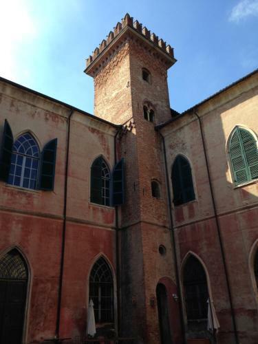 Castello Sannazzaro B&B